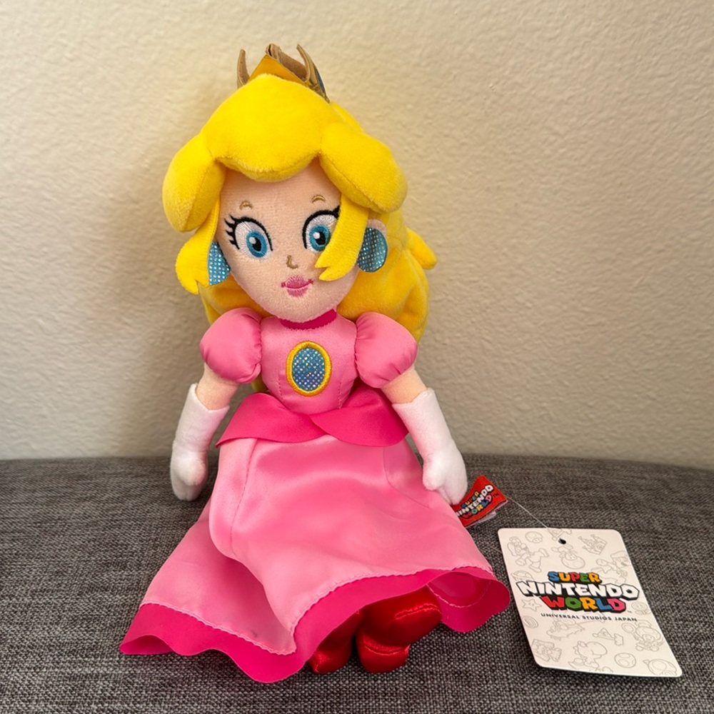 NWT Super Nintendo World Japan Princess Peach Plush